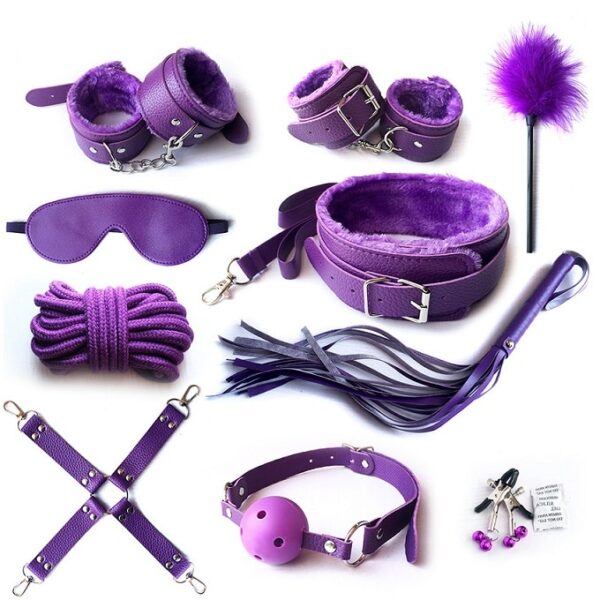 kit para prática de sadomasoquismo bdsm e jogos eróticos contendo algemas, mordaça, chicote, venda, coleira, corda e grampo para mamilos roxo